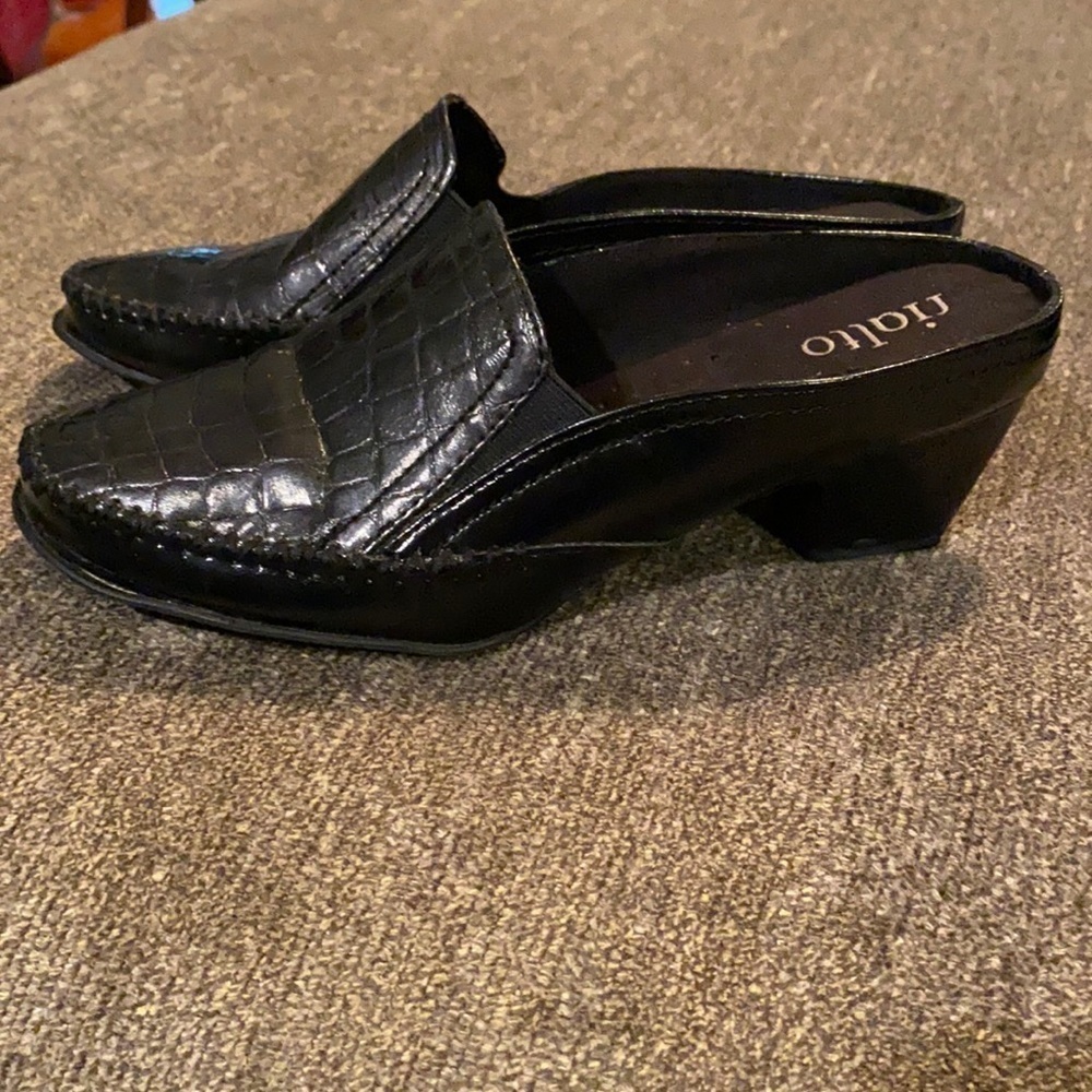 𝅺rialto open back block shoes; size 7.5